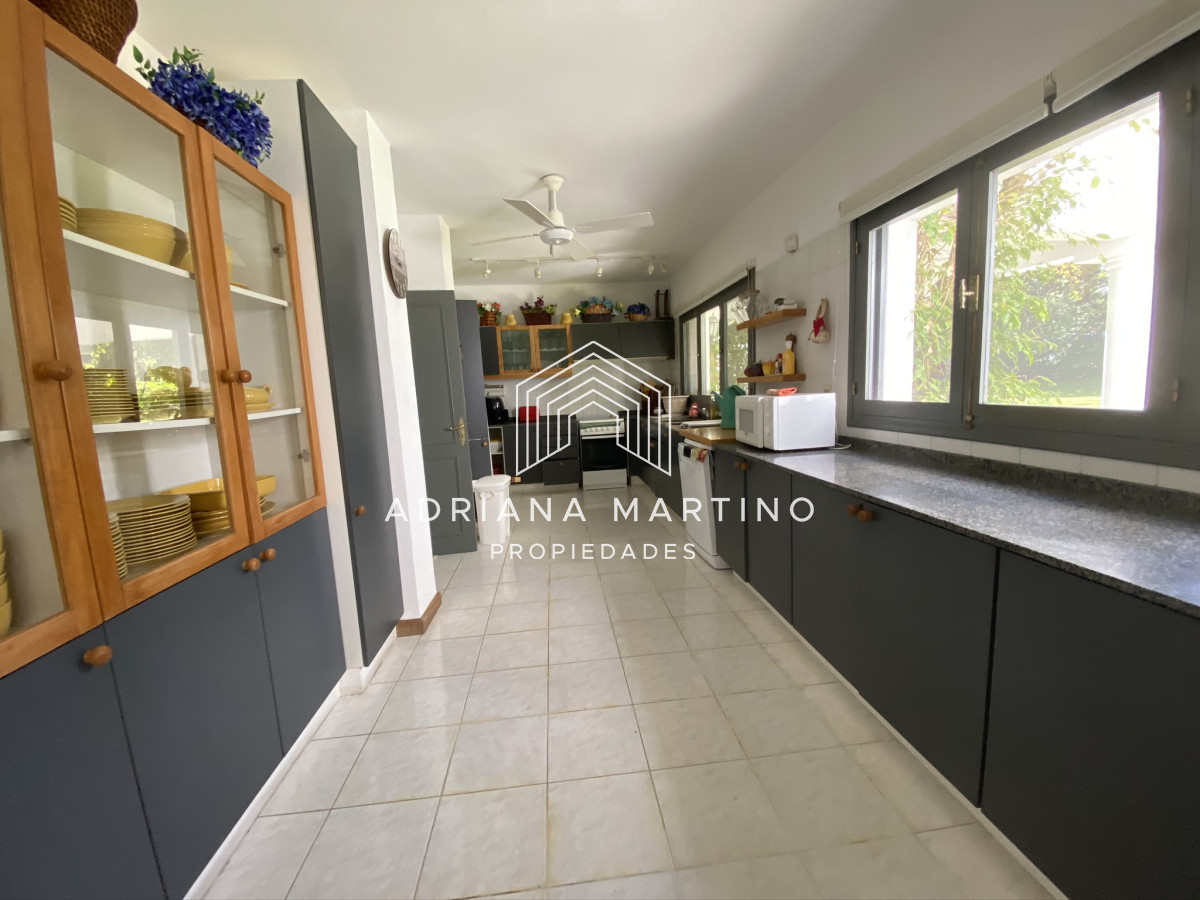 Casa ID.69318 - Casa en Playa Brava, espectacular ubicación.  5 dormitorios con baños en suite