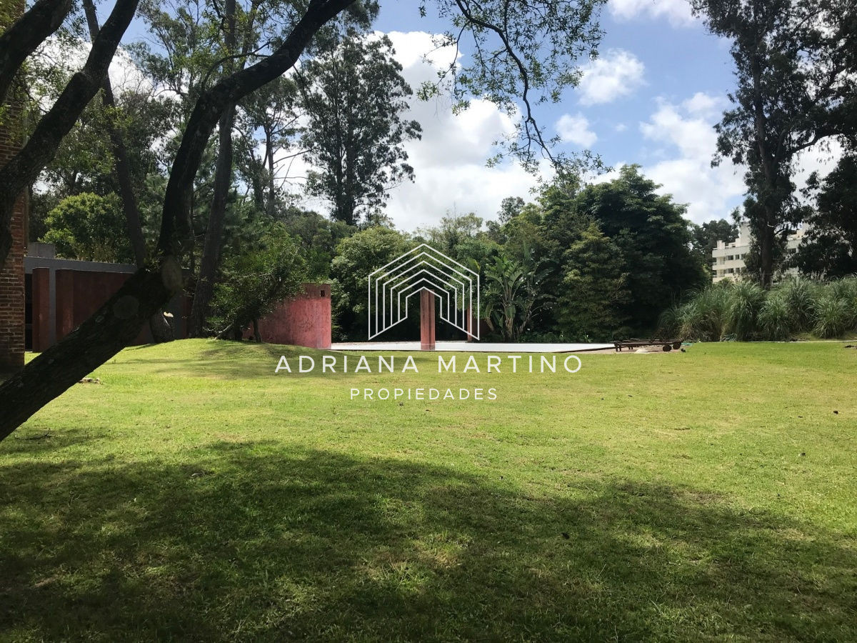 Casa ID.33672 - Casa en Rincón del Indio 4 dormitorios y dependencia con piscina y parrillero