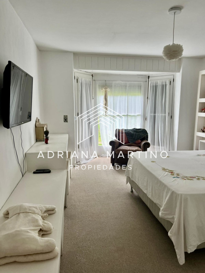 Casa ID.67494 - Casa en venta y alquiler anual, ubicada en un barrio muy tranquilo y con una excelente ubicación, ideal para vivir todo el año.