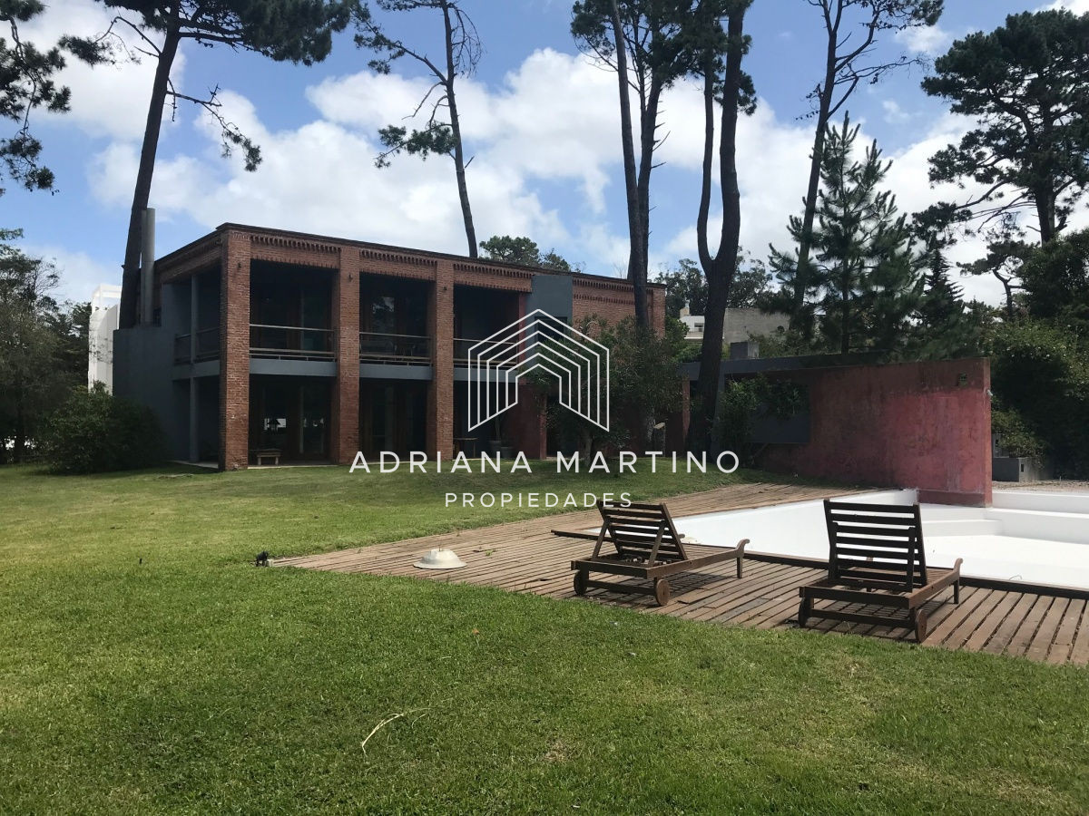 Casa ID.33672 - Casa en Rincón del Indio 4 dormitorios y dependencia con piscina y parrillero