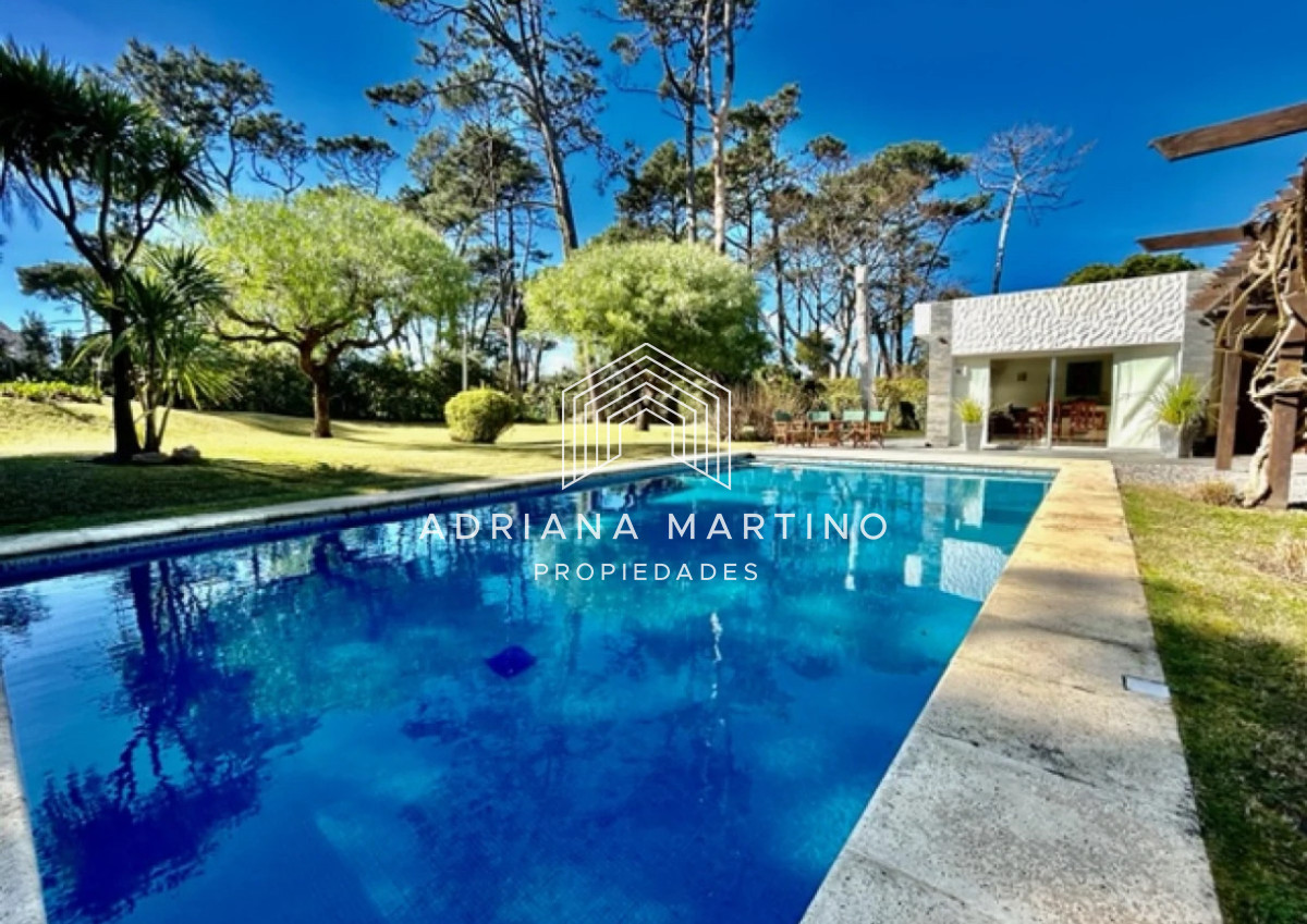 Casa ID.34091 - Casa en Rincón del Indio, a pocas cuadras del mar, con hermoso jardín y piscina