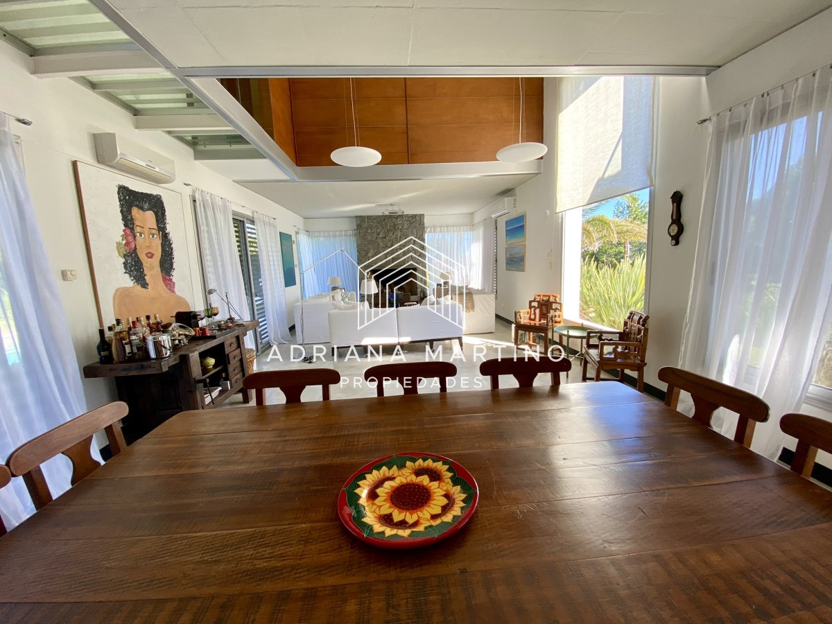 Casa ID.70611 - Hermosa residencia en playa brava a metros del mar  punta del este