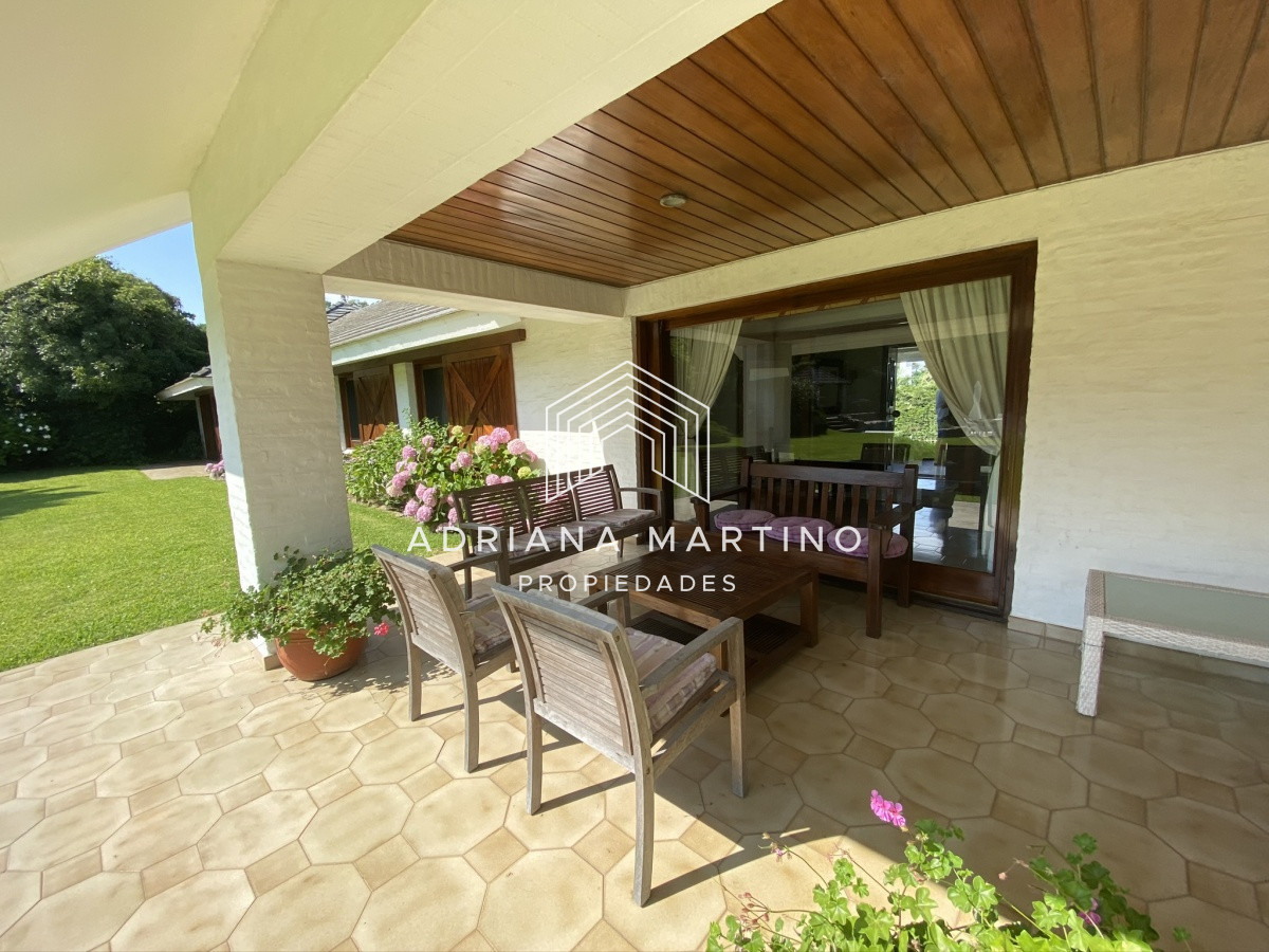 Casa ID.34592 - Espectacular casa a pasos de playa brava Brava 5 dormitorios + doble dependencia ,piscina,gran parque y vista al mar