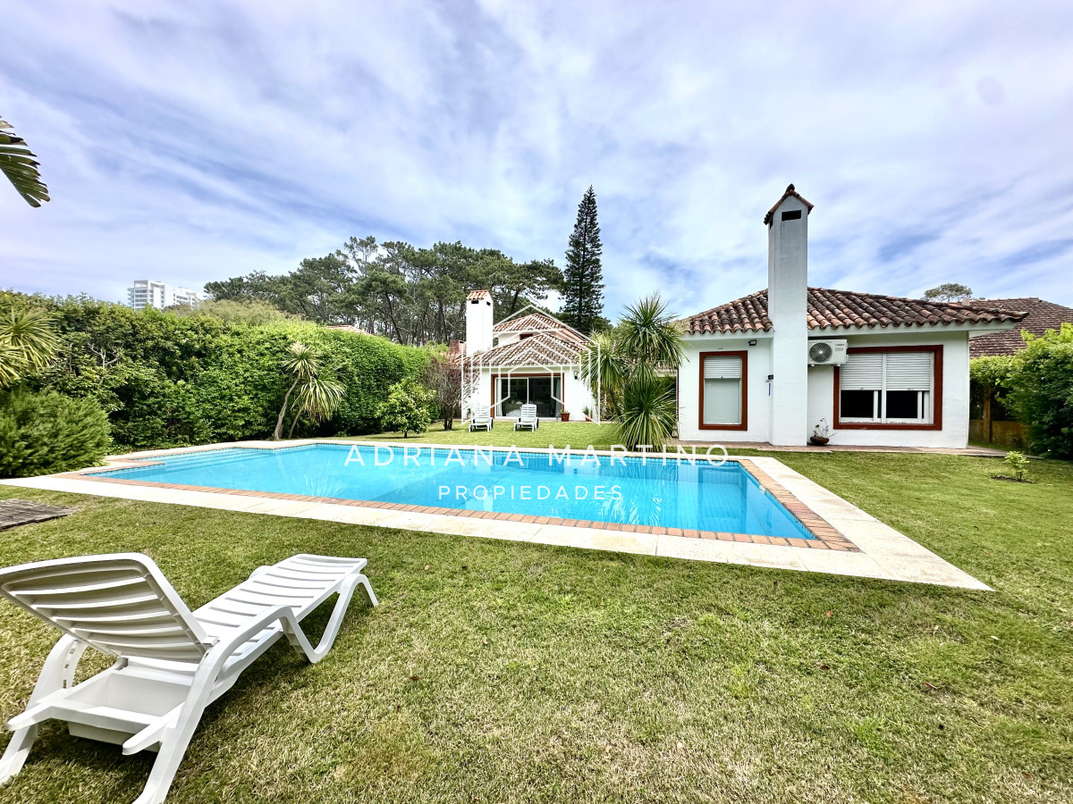 Casa ID.34129 - Casa en venta y alquiler temporal a metros de Playa Brava, Punta del Este
