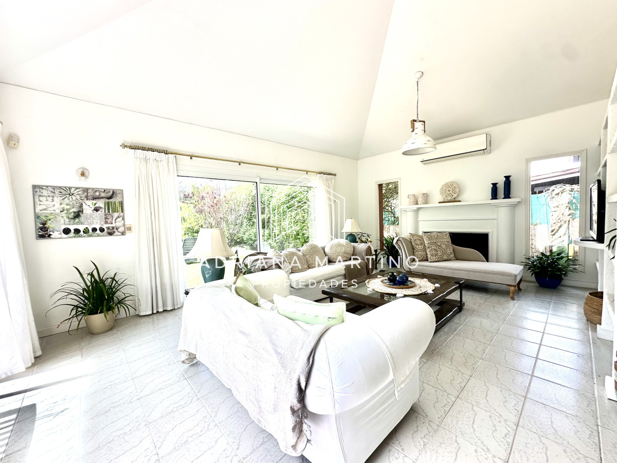 Casa ID.34129 - Casa en venta y alquiler temporal a metros de Playa Brava, Punta del Este