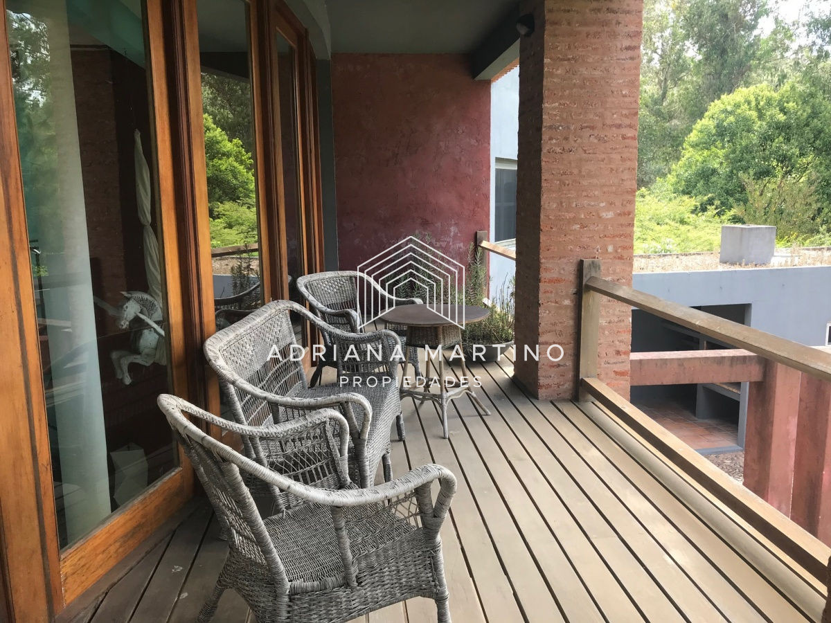 Casa ID.33672 - Casa en Rincón del Indio 4 dormitorios y dependencia con piscina y parrillero