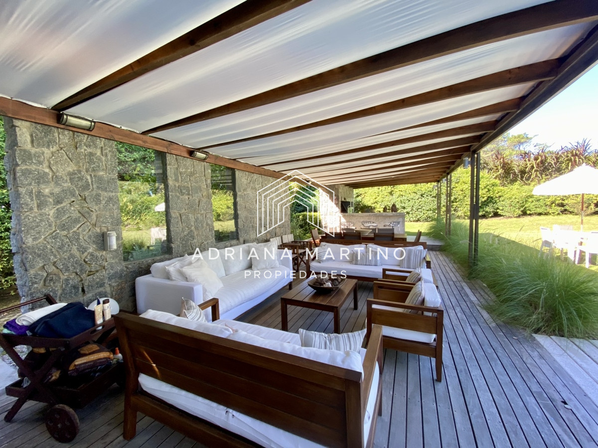 Casa ID.70611 - Hermosa residencia en playa brava a metros del mar  punta del este