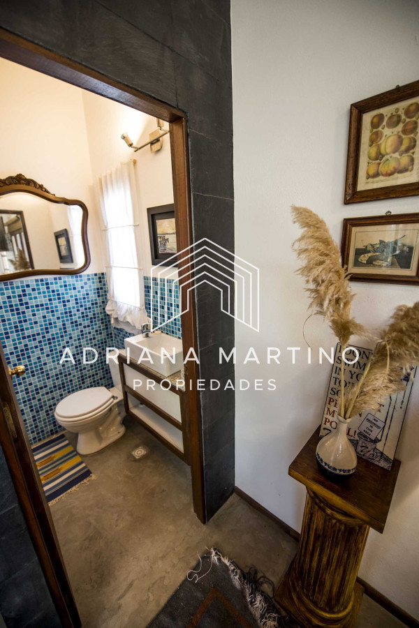 Cómoda casa ubicada en un precioso entorno. Amplios  y cálidos espacios. - GoPunta - Portal Inmobiliario de Punta del Este - Maldonado