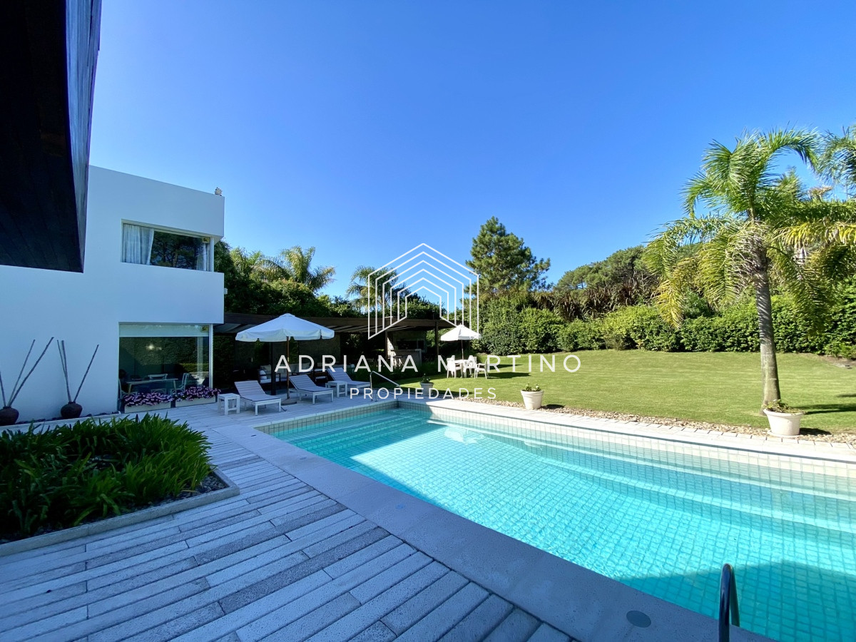Casa ID.70611 - Hermosa residencia en playa brava a metros del mar  punta del este