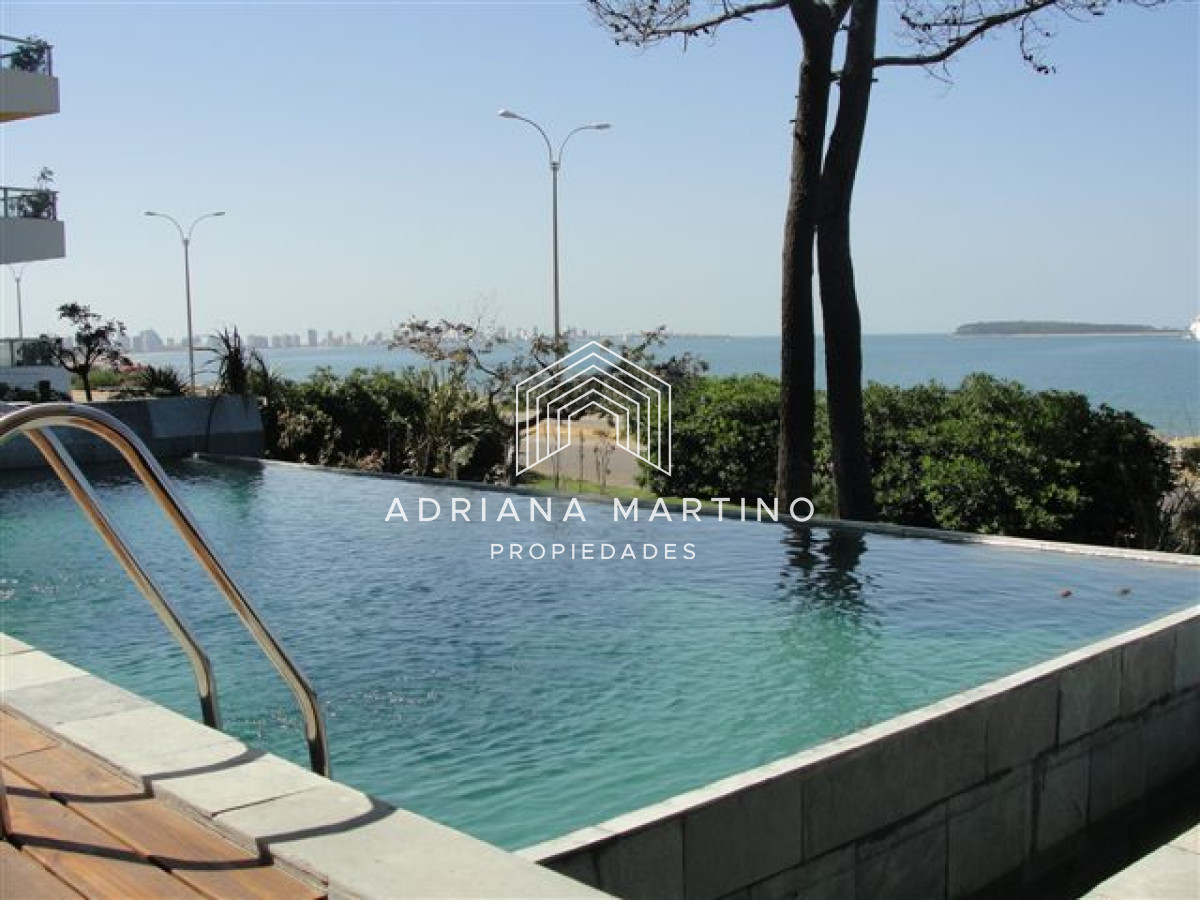 Casa ID.32672 - Magnifica casa ubicada frente a playa mansa, con espectacular vista al mar.