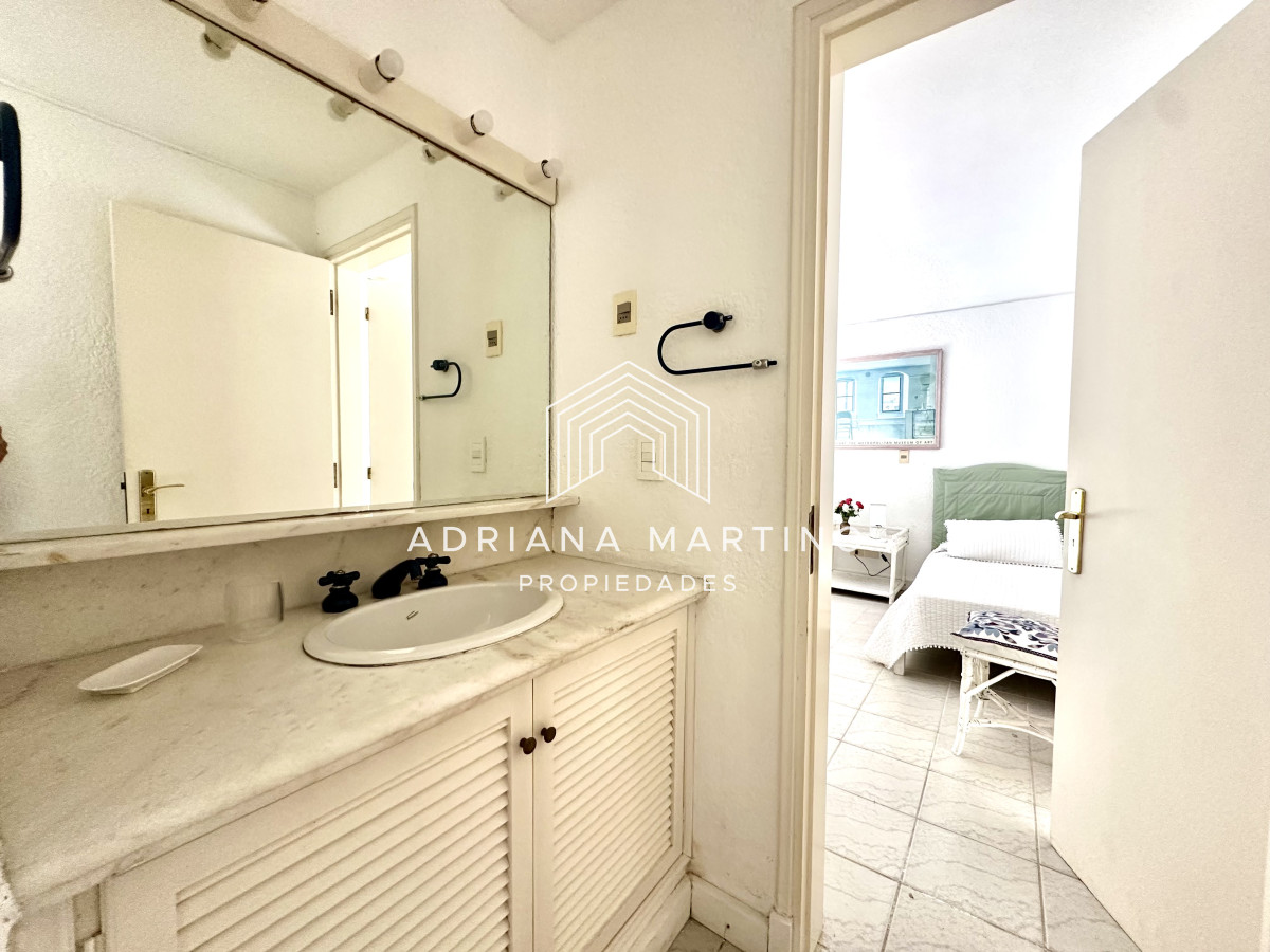 Casa ID.34129 - Casa en venta y alquiler temporal a metros de Playa Brava, Punta del Este