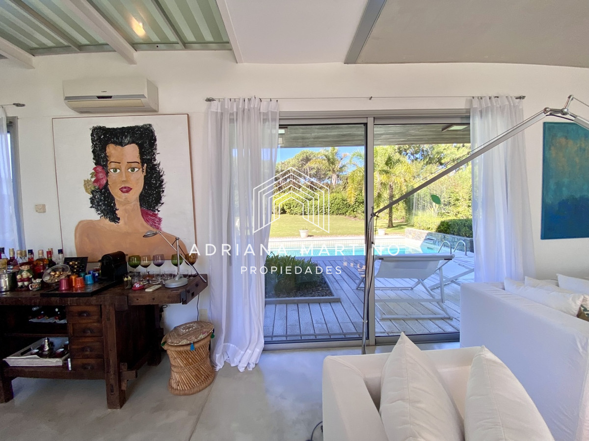 Casa ID.70611 - Hermosa residencia en playa brava a metros del mar  punta del este