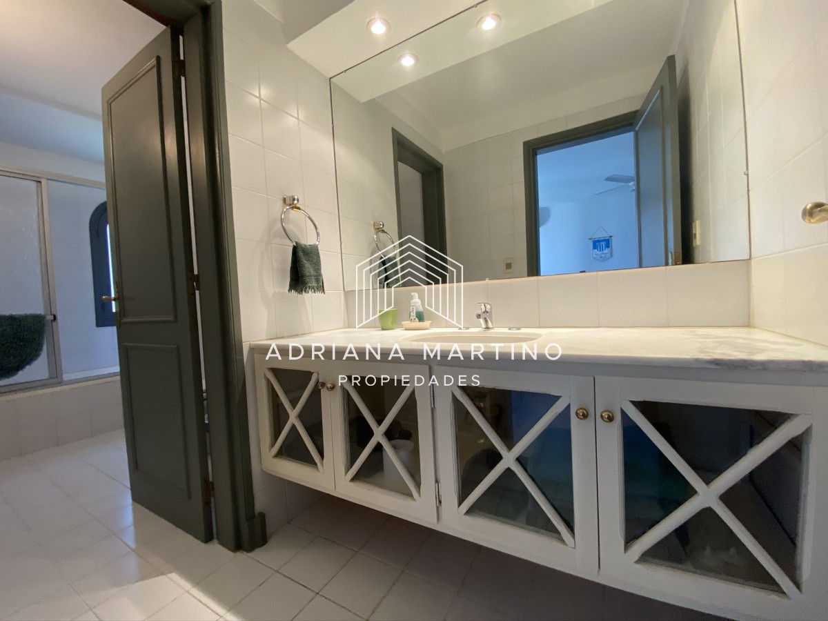 Casa ID.69318 - Casa en Playa Brava, espectacular ubicación.  5 dormitorios con baños en suite