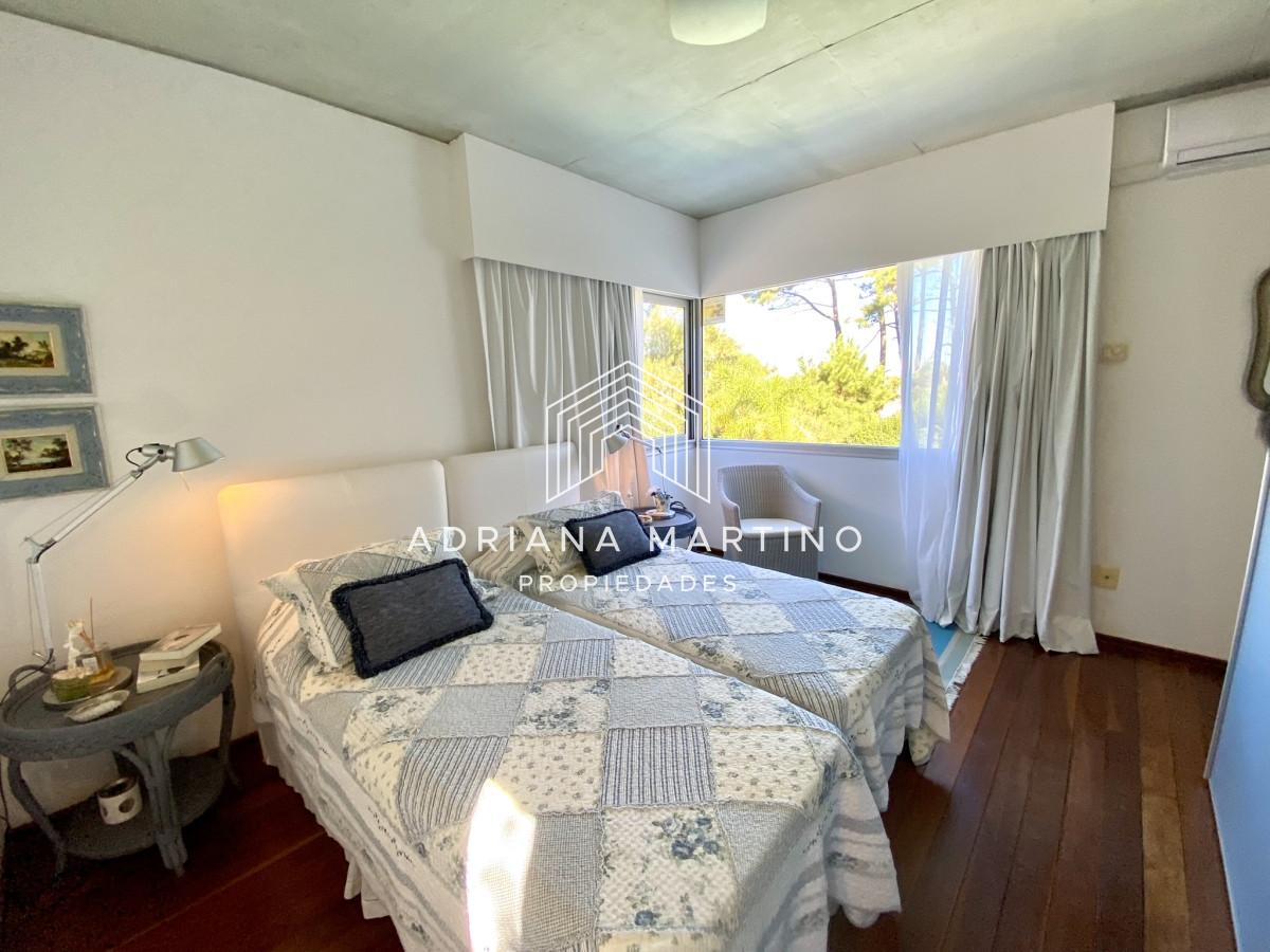 Casa ID.70611 - Hermosa residencia en playa brava a metros del mar  punta del este