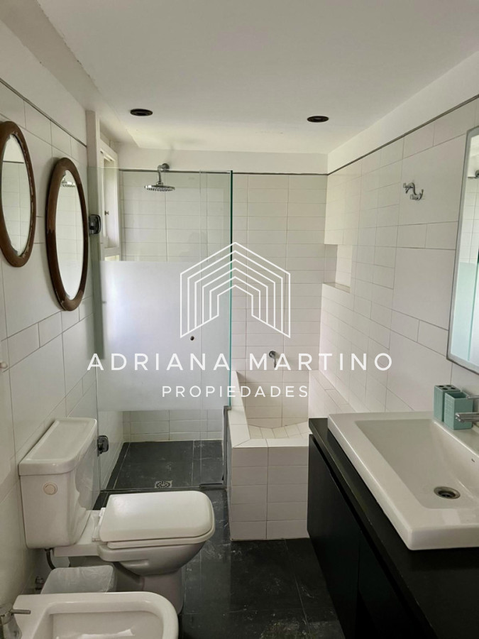 Casa ID.67494 - Casa en venta y alquiler anual, ubicada en un barrio muy tranquilo y con una excelente ubicación, ideal para vivir todo el año.