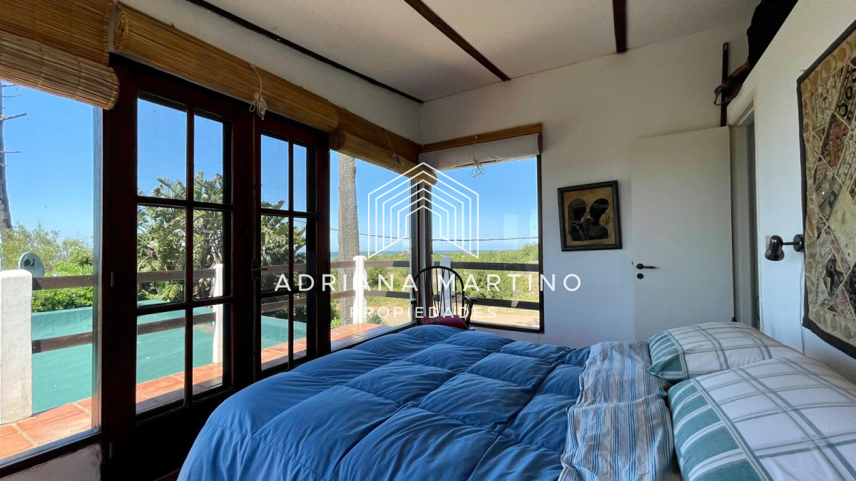 Casa ID.71156 - Venta de Casa a Metros del Mar – Entorno Natural y Amplio Terreno