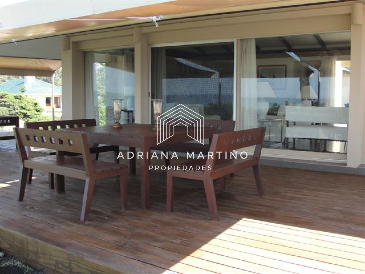 Casa ID.32672 - Magnifica casa ubicada frente a playa mansa, con espectacular vista al mar.