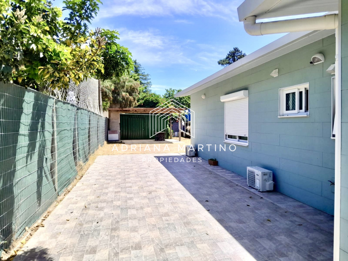 Casa ID.71611 - Casa en venta en Pinares, Punta del Este, ubicada en una zona tranquila y residencial, ideal para vivir todo el año.