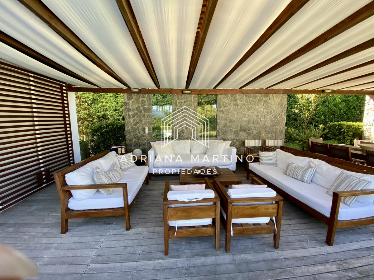 Casa ID.70611 - Hermosa residencia en playa brava a metros del mar  punta del este