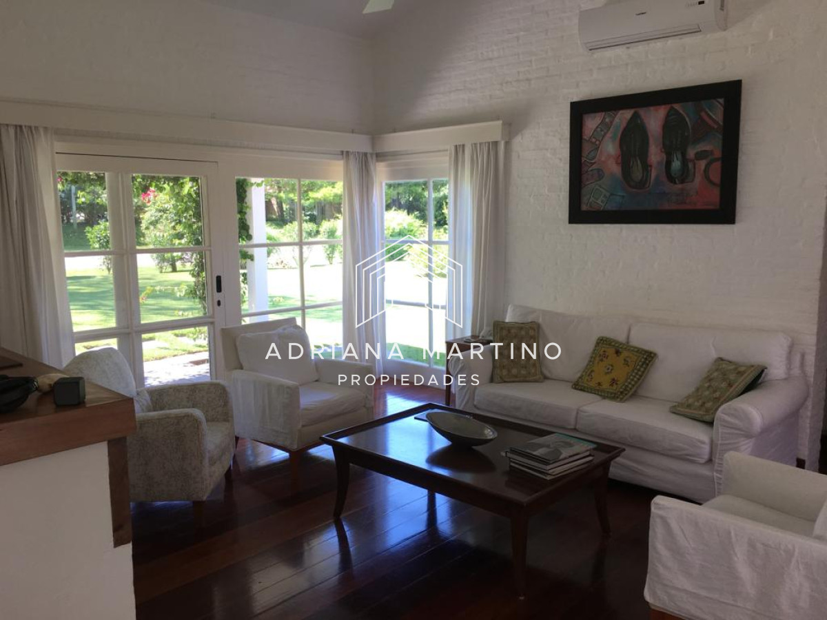 Casa ID.70308 - Hermosa propiedad a cuadras de la playa brava en Punta del Este 