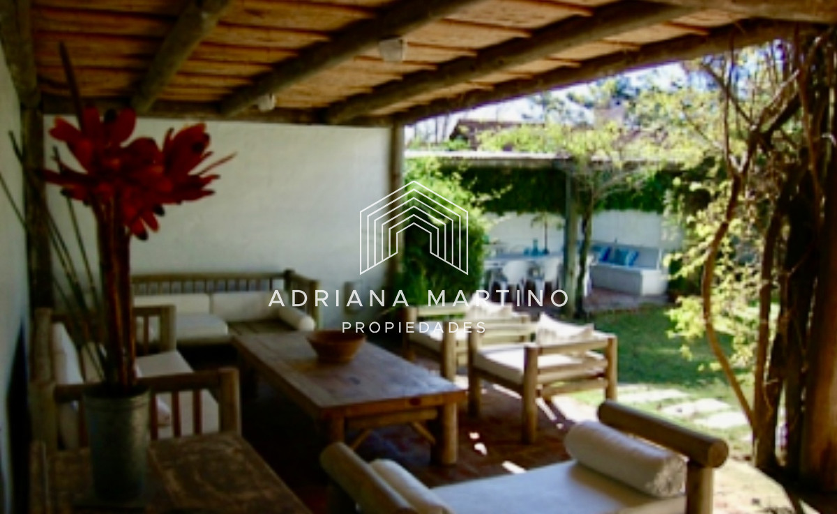 Casa ID.70895 - Excelente propiedad en el centro de la barra