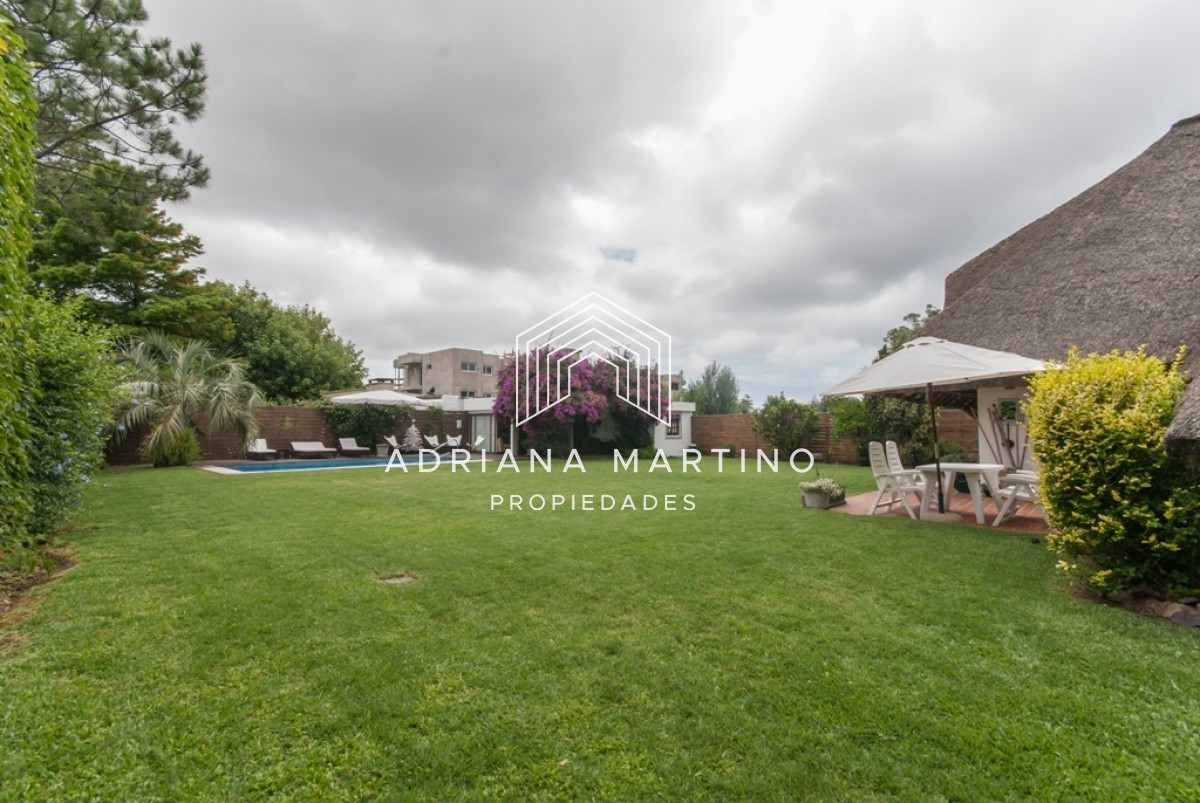 Casa ID.67768 - Muy cerca del mar piscina climatizada y hermoso parrillero cerrado 