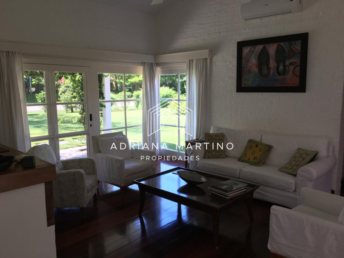 Casa ID.70308 - Hermosa propiedad a cuadras de la playa brava en Punta del Este 