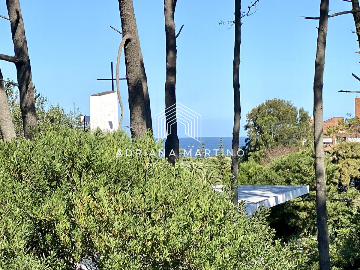 Casa ID.70611 - Hermosa residencia en playa brava a metros del mar  punta del este