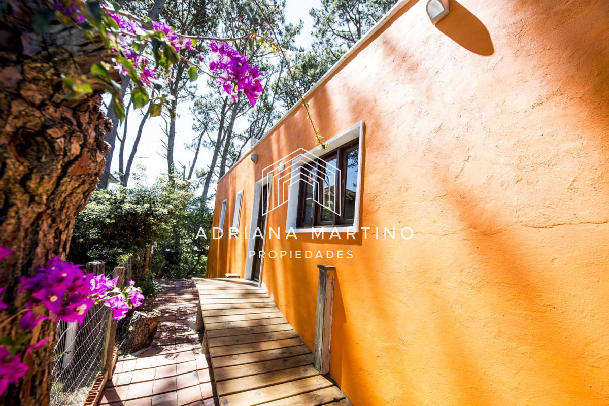 Casa ID.68735 - Cómoda casa ubicada en un precioso entorno. Amplios  y cálidos espacios.