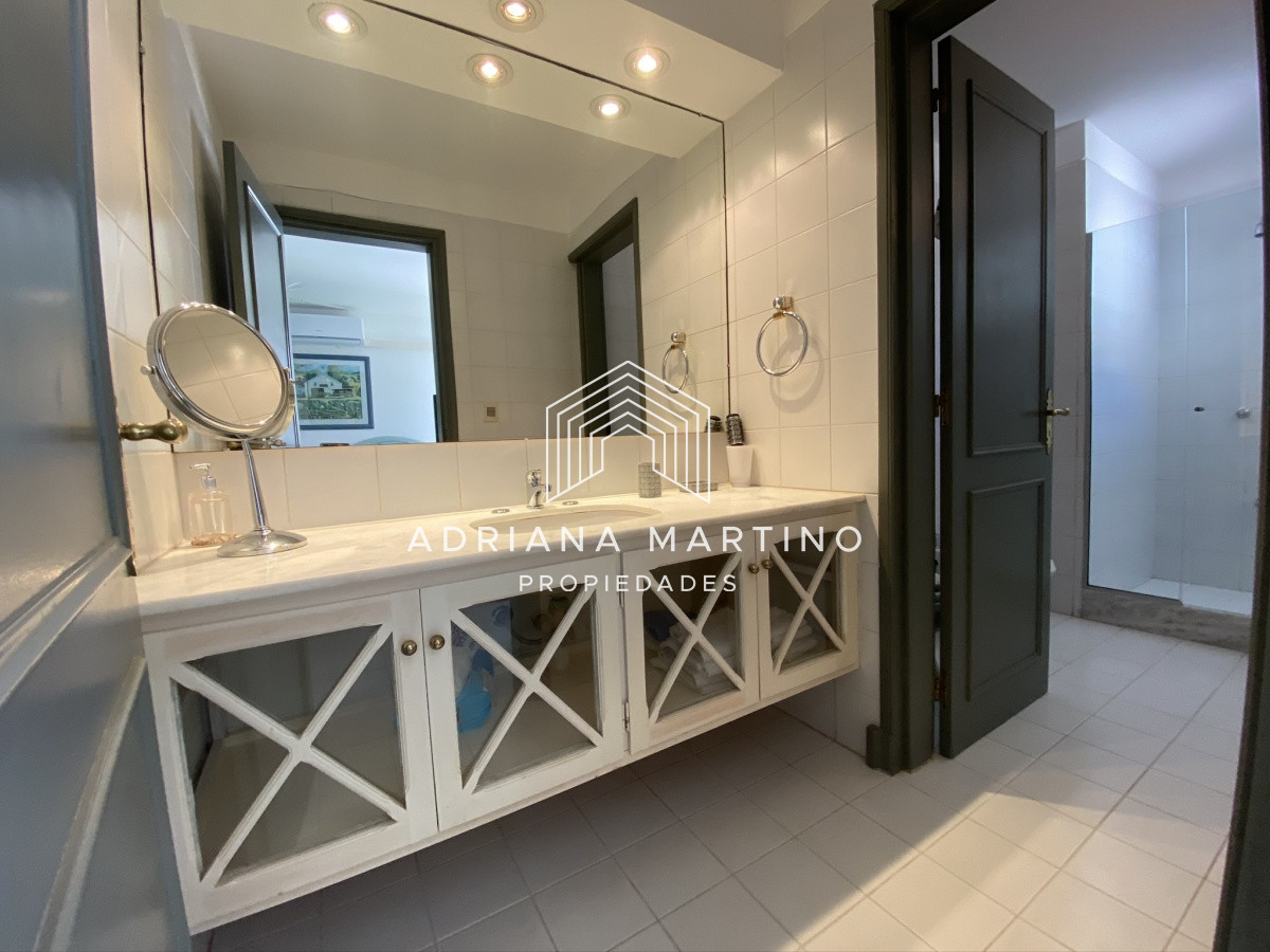 Casa ID.69318 - Casa en Playa Brava, espectacular ubicación.  5 dormitorios con baños en suite