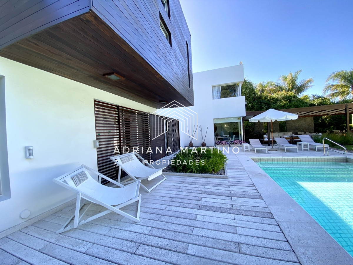 Casa ID.70611 - Hermosa residencia en playa brava a metros del mar  punta del este