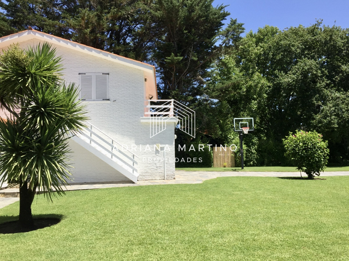 Casa ID.70308 - Hermosa propiedad a cuadras de la playa brava en Punta del Este 