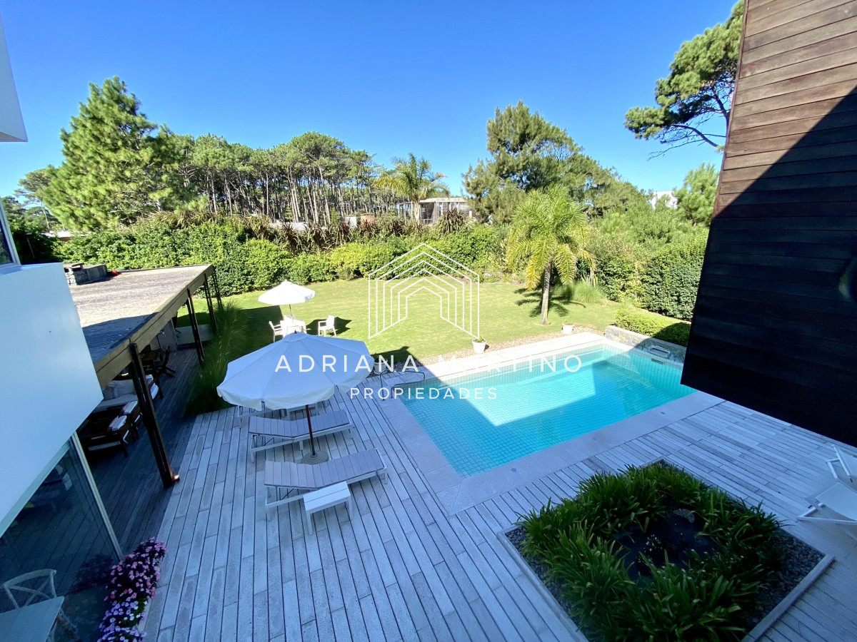 Casa ID.70611 - Hermosa residencia en playa brava a metros del mar  punta del este