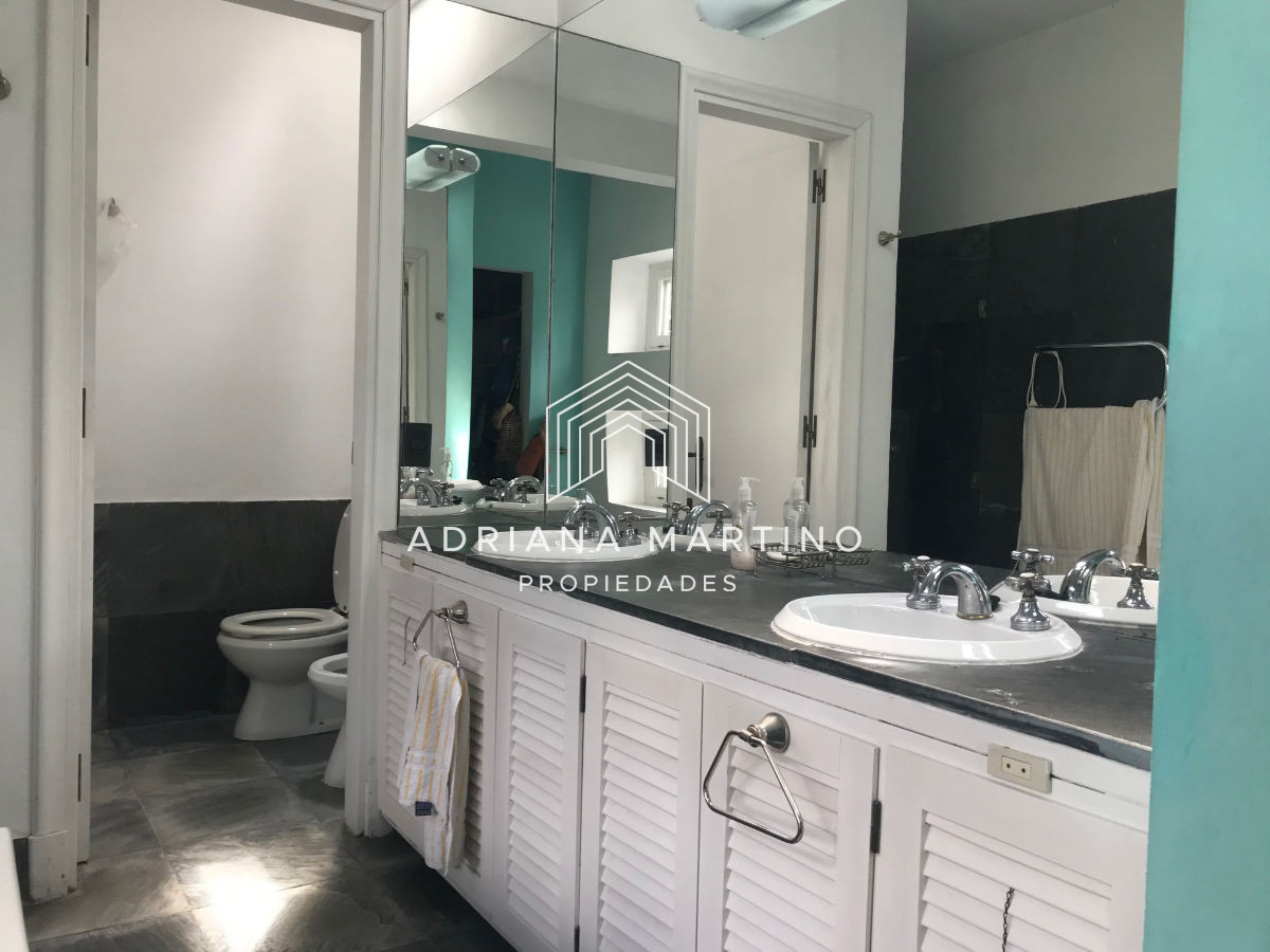 Casa ID.33672 - Casa en Rincón del Indio 4 dormitorios y dependencia con piscina y parrillero