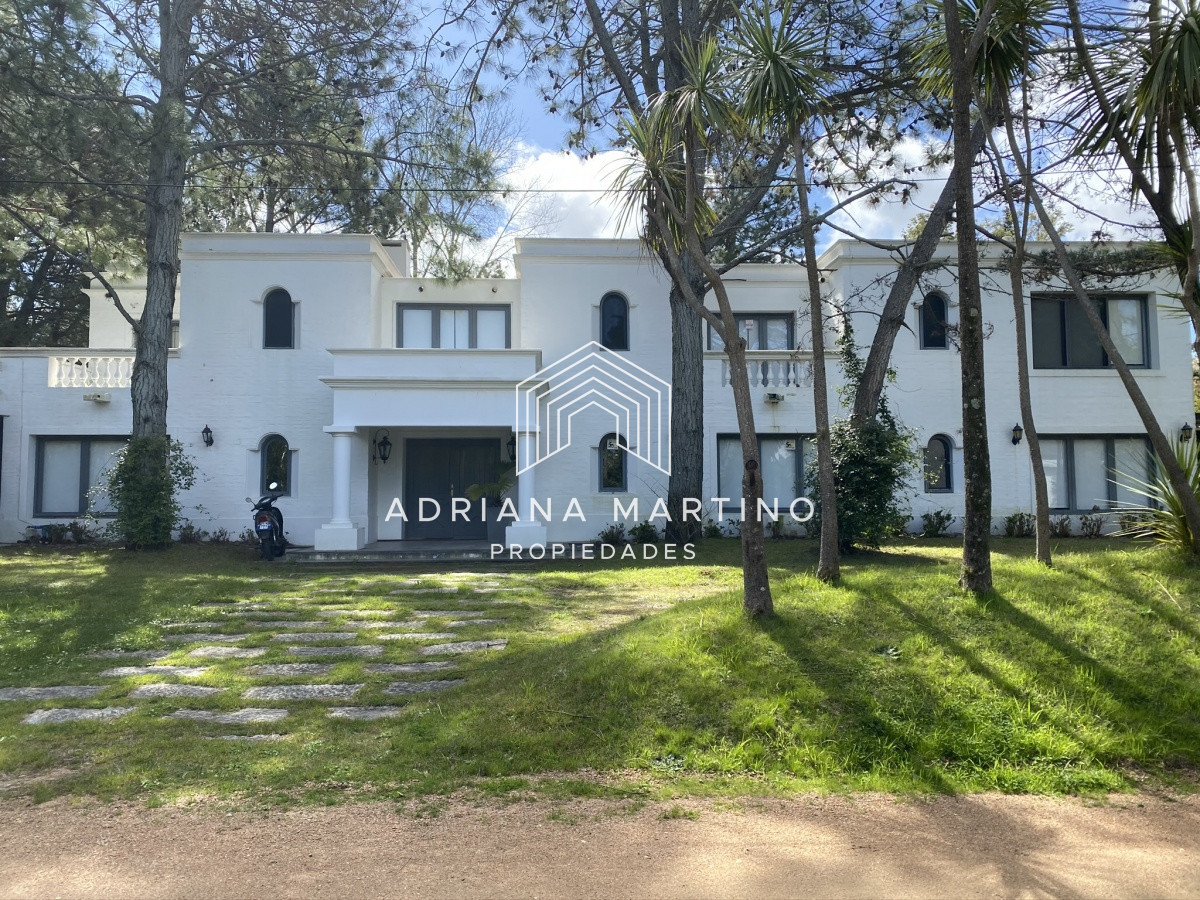 Casa ID.69318 - Casa en Playa Brava, espectacular ubicación.  5 dormitorios con baños en suite