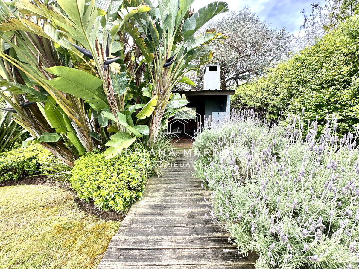 Casa ID.34129 - Casa en venta y alquiler temporal a metros de Playa Brava, Punta del Este