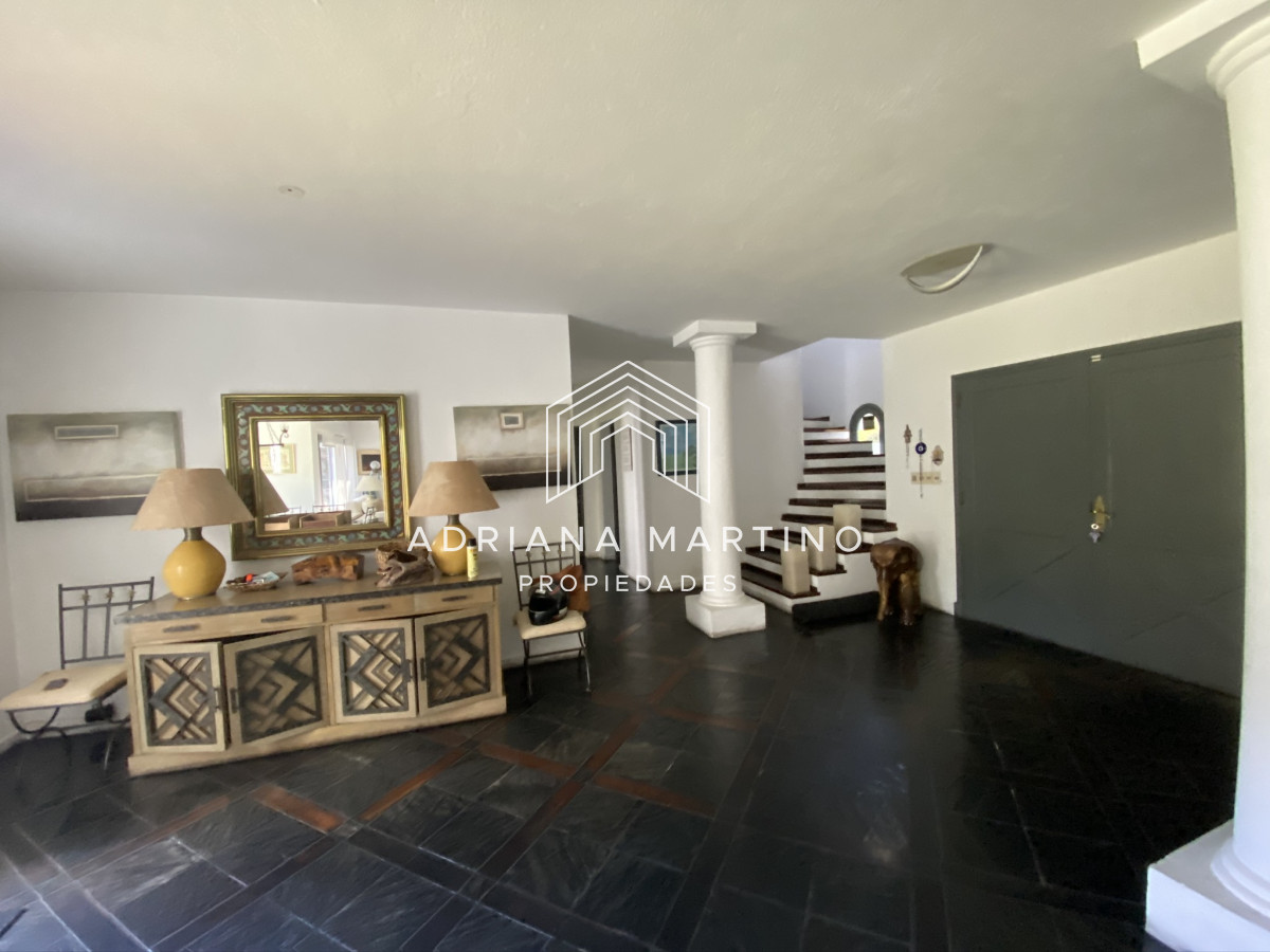 Casa ID.69318 - Casa en Playa Brava, espectacular ubicación.  5 dormitorios con baños en suite