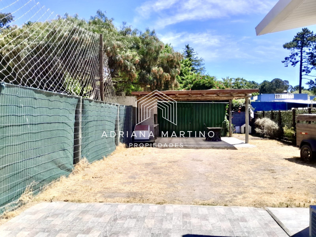 Casa ID.71611 - Casa en venta en Pinares, Punta del Este, ubicada en una zona tranquila y residencial, ideal para vivir todo el año.