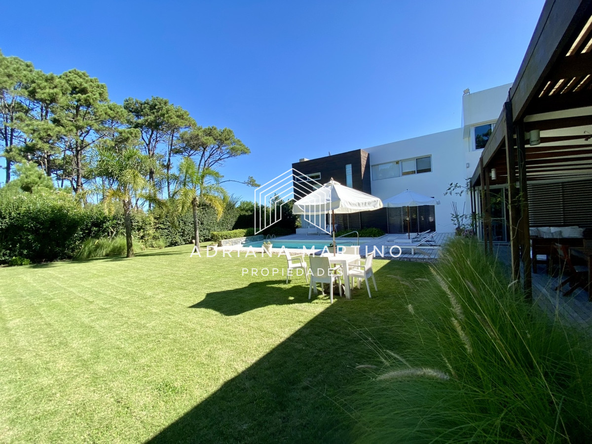 Casa ID.70611 - Hermosa residencia en playa brava a metros del mar  punta del este