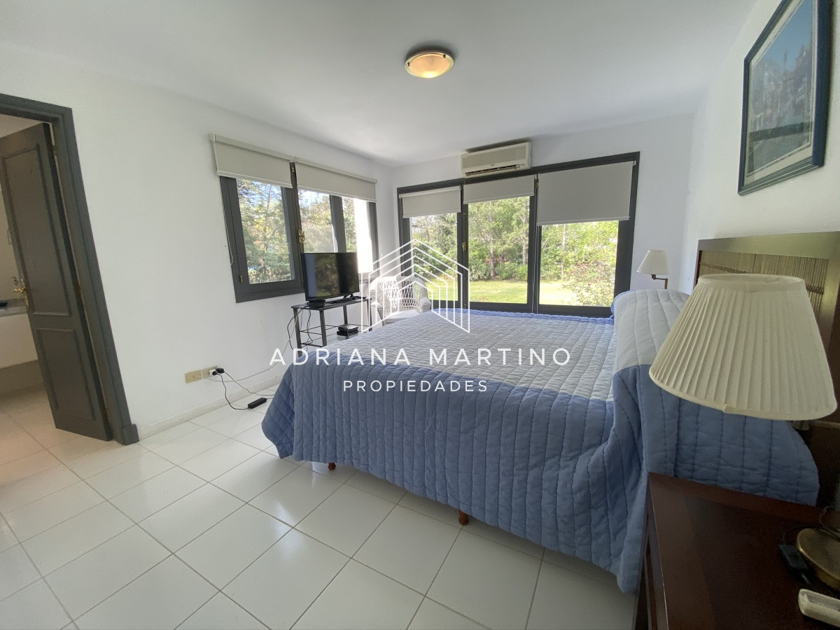 Casa ID.69318 - Casa en Playa Brava, espectacular ubicación.  5 dormitorios con baños en suite