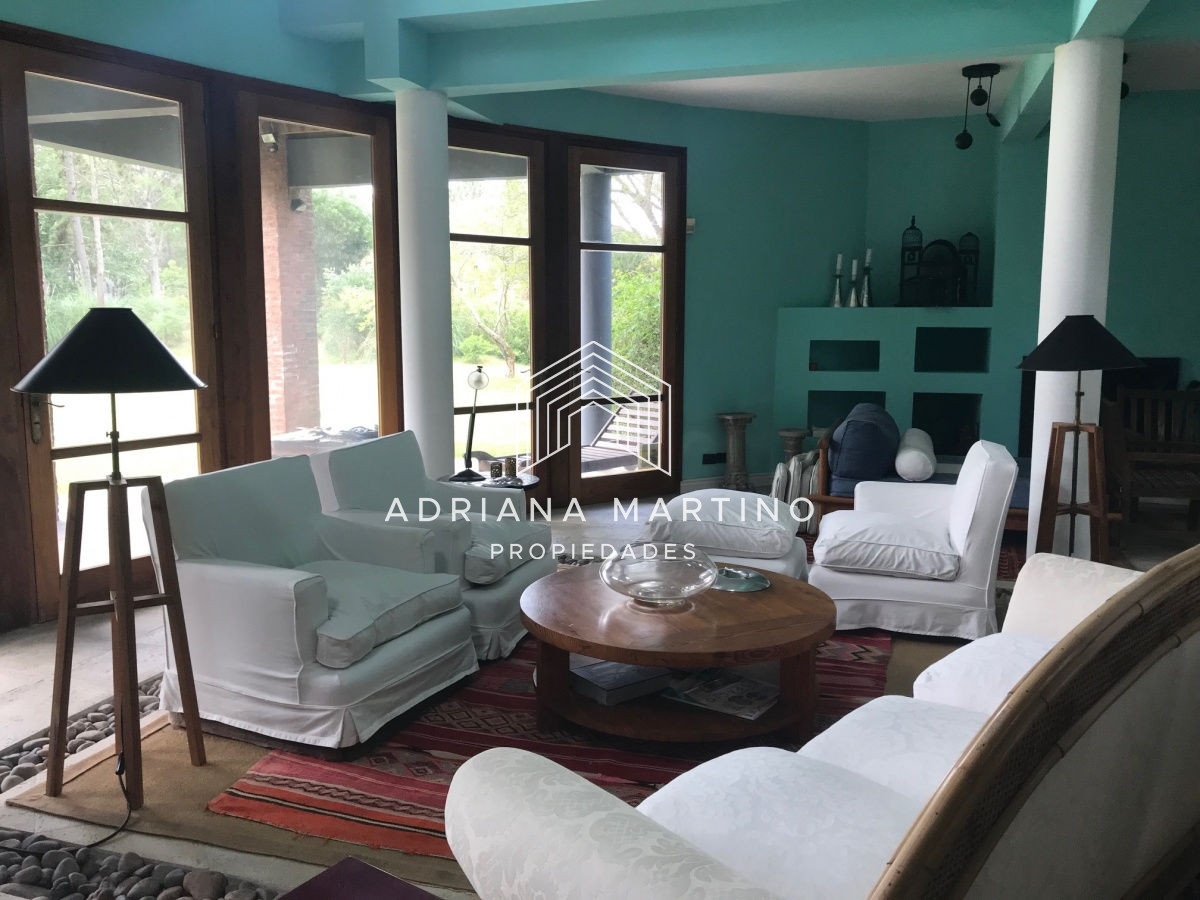 Casa ID.33672 - Casa en Rincón del Indio 4 dormitorios y dependencia con piscina y parrillero