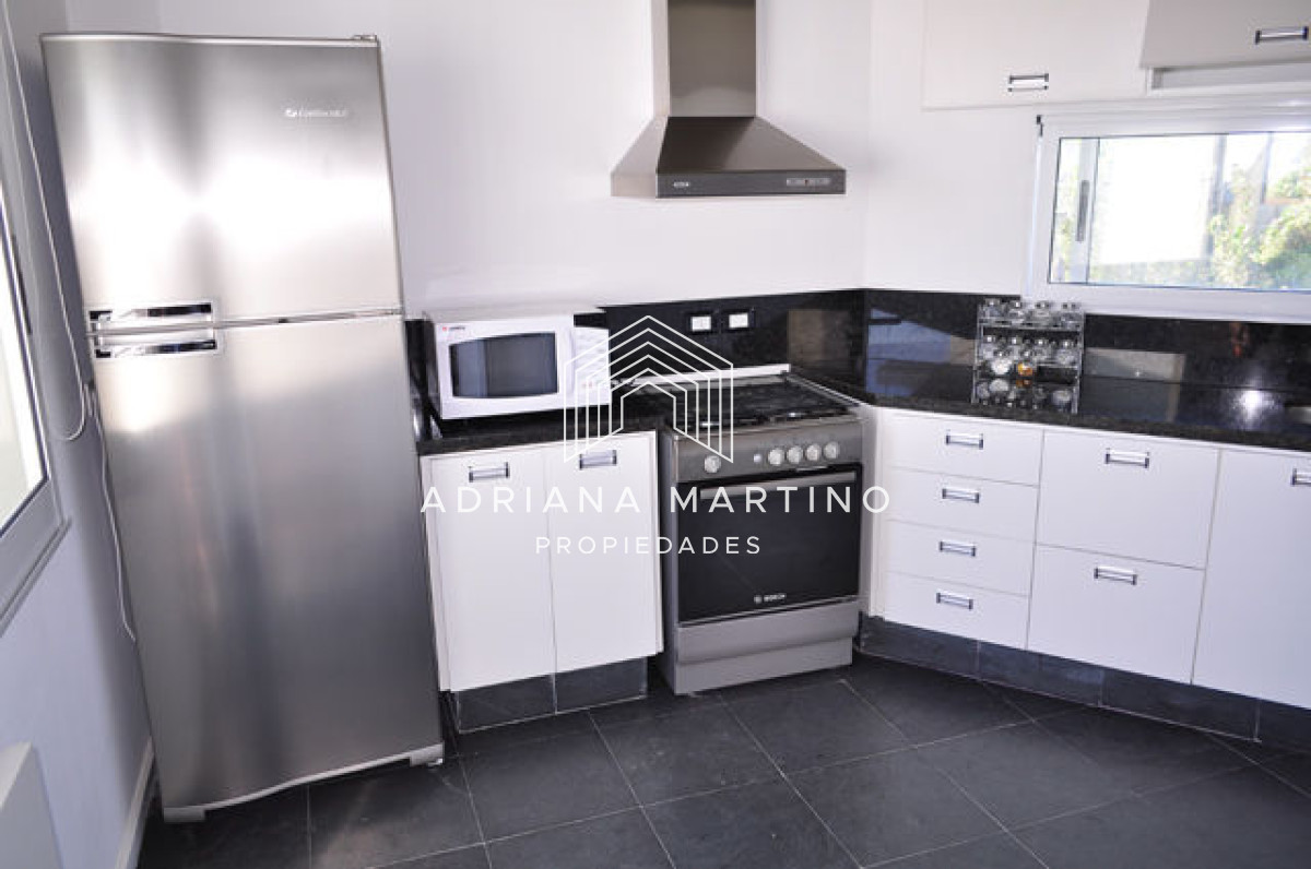 Casa ID.34384 - Hermosa casa ubicada en Punta Piedra, vista espectacular!