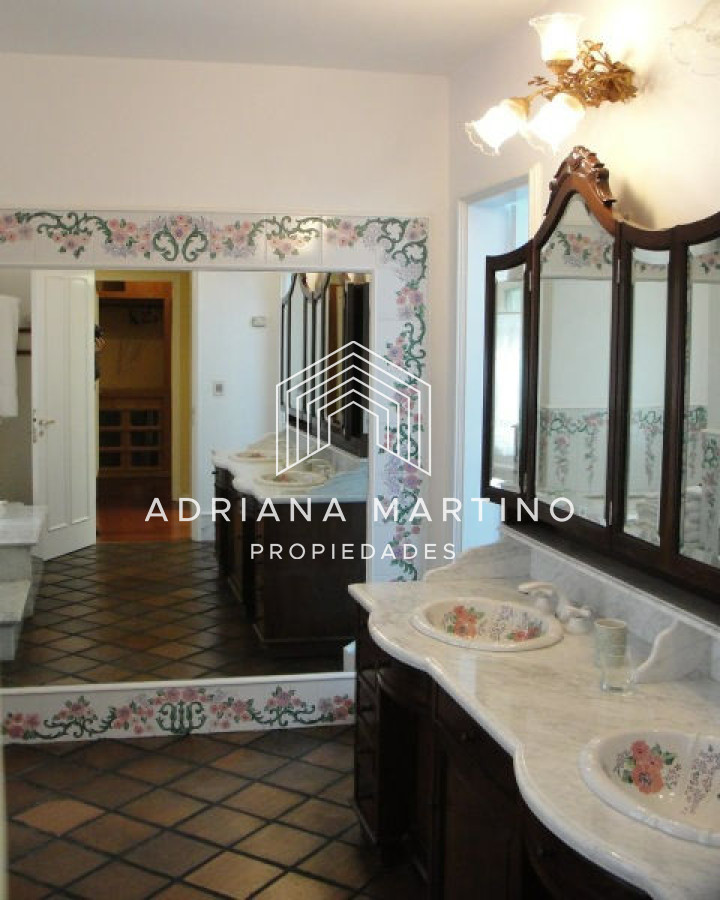 Casa ID.34401 - Amplia residencia con magnifica privacidad