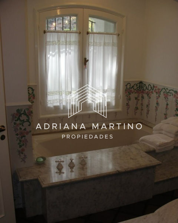 Casa ID.34401 - Amplia residencia con magnifica privacidad