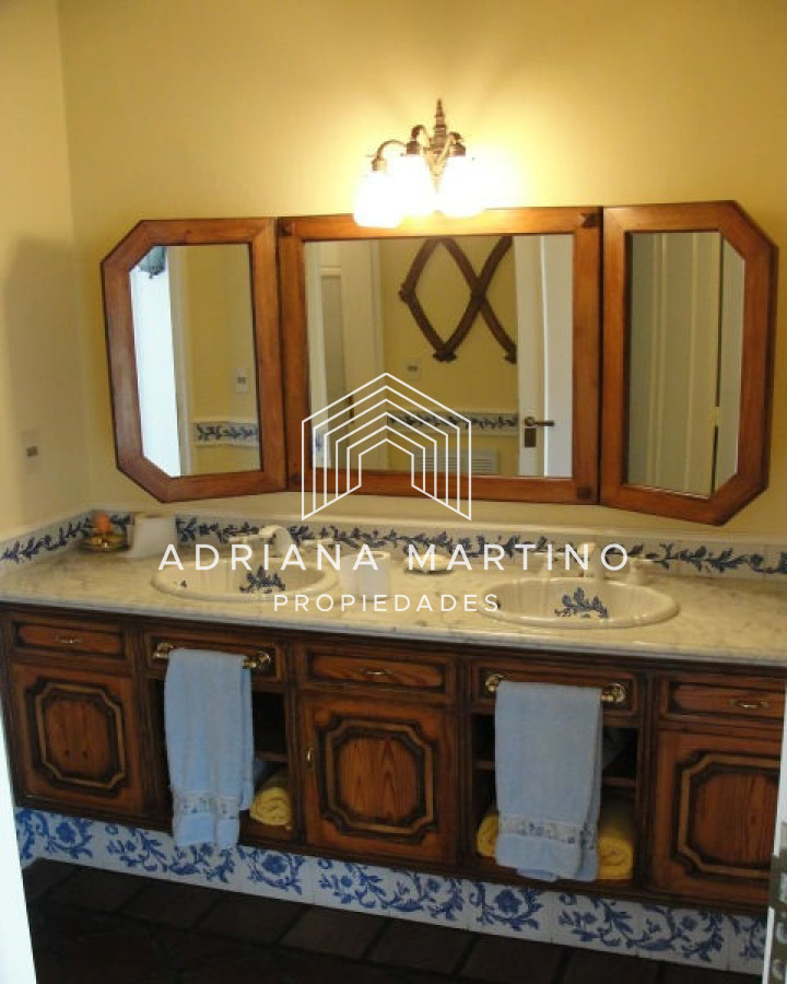 Casa ID.34401 - Amplia residencia con magnifica privacidad