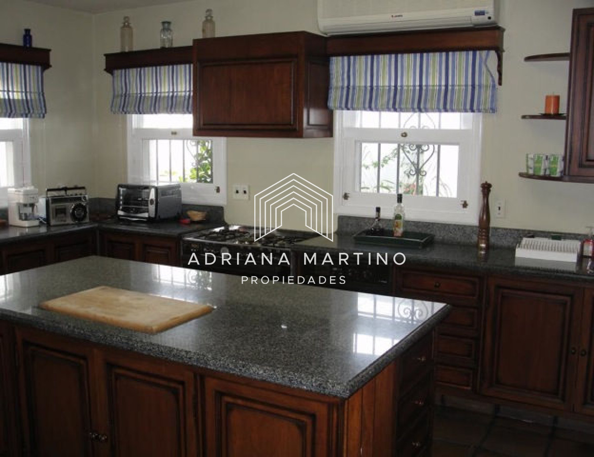 Casa ID.34401 - Amplia residencia con magnifica privacidad