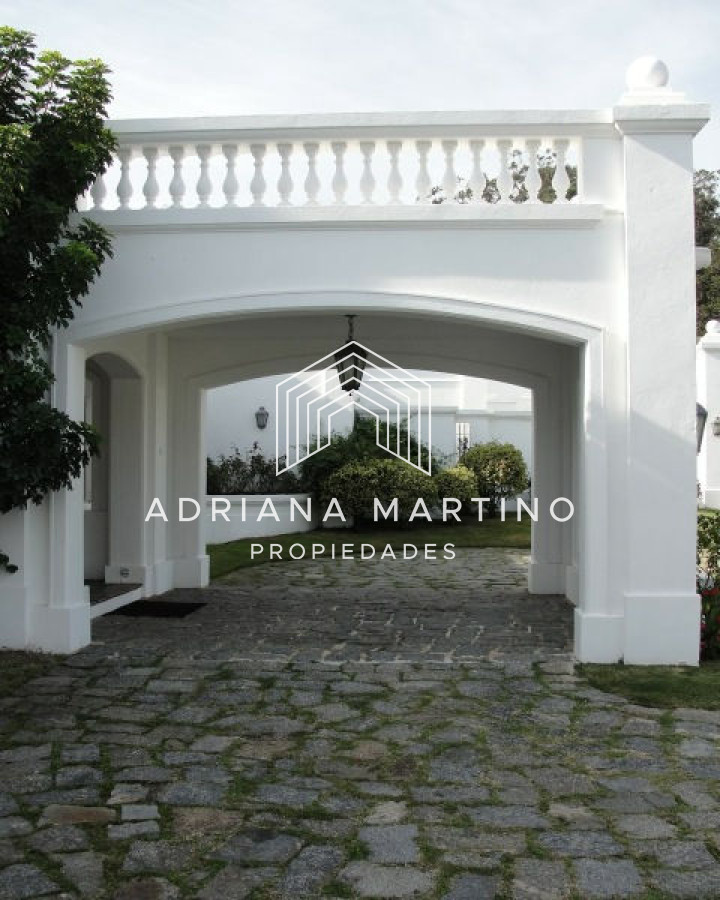Casa ID.34401 - Amplia residencia con magnifica privacidad