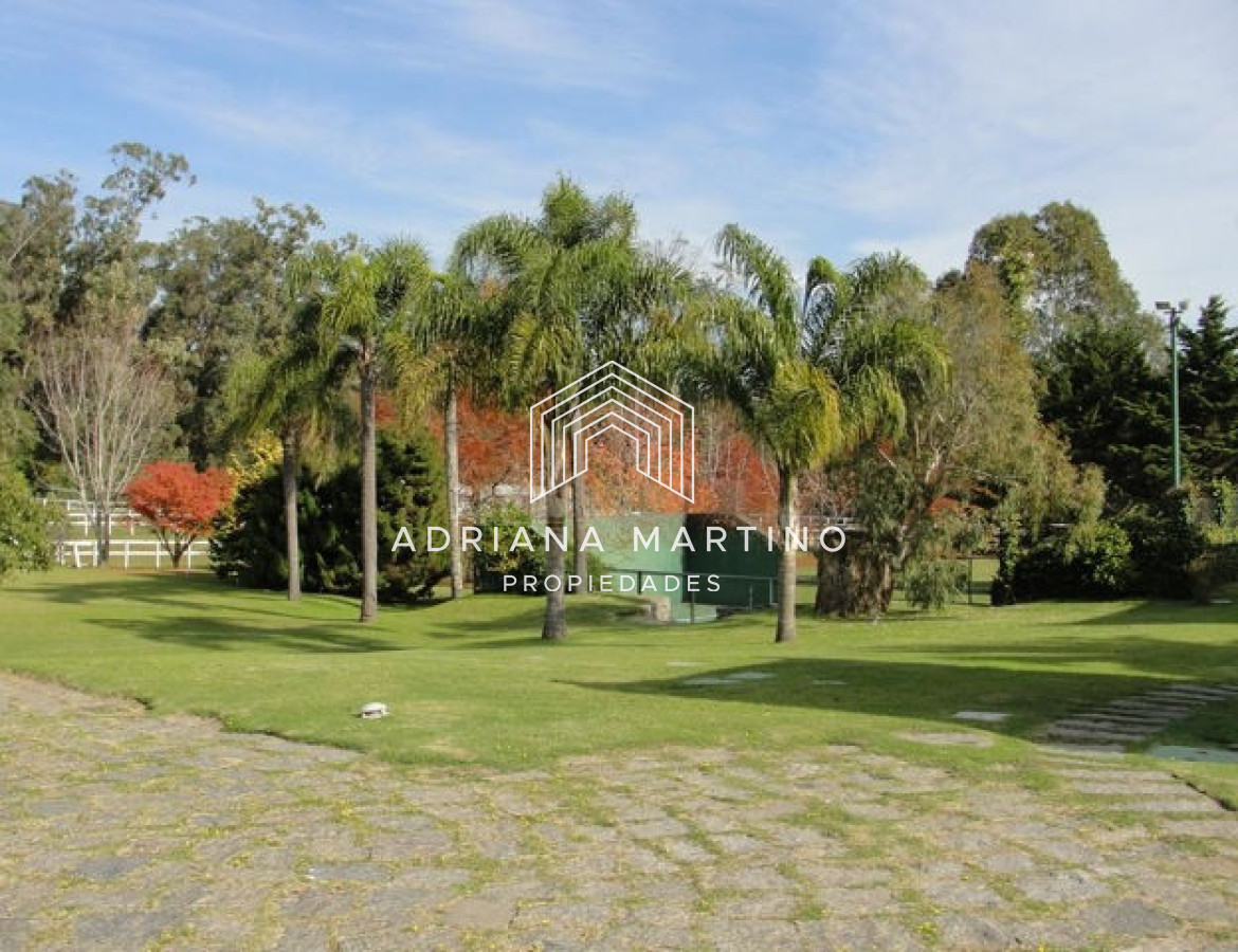 Casa ID.34401 - Amplia residencia con magnifica privacidad