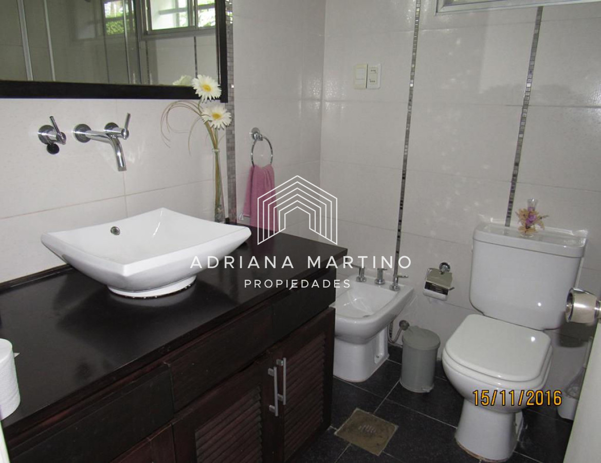 Casa ID.34091 - Casa en Rincón del Indio, a pocas cuadras del mar, con hermoso jardín y piscina