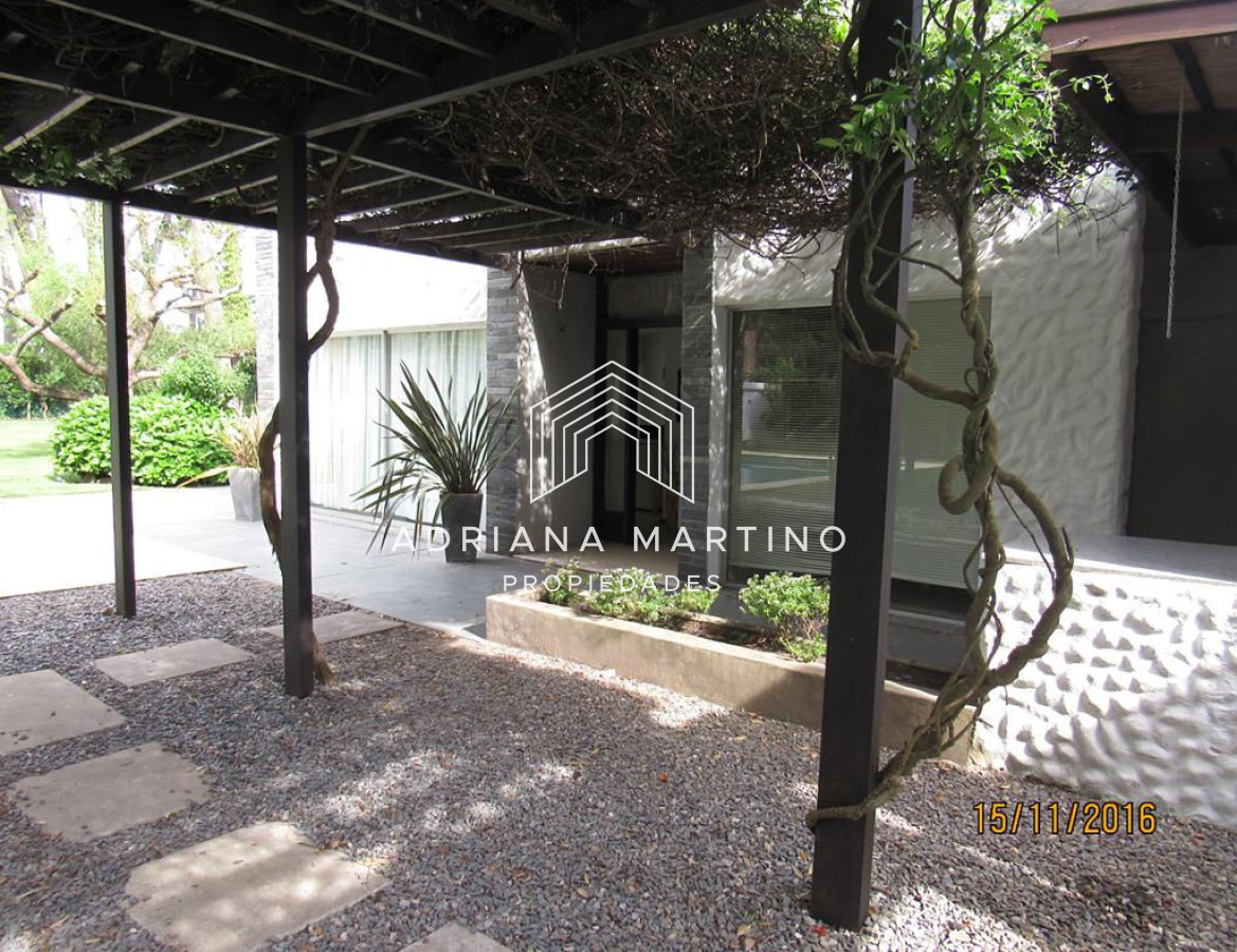 Casa ID.34091 - Casa en Rincón del Indio, a pocas cuadras del mar, con hermoso jardín y piscina